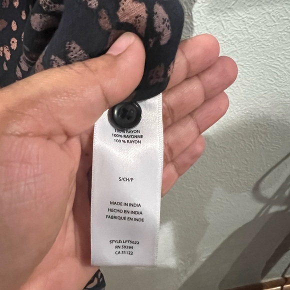 Beachlunchlounge Black and Brown Abstract Blouse Size Small EUC 100% Rayon - Picture 4 of 4